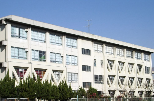寝屋川市立第八中学校