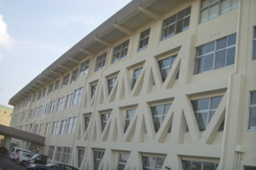 新居浜市立泉川中学校（東側）