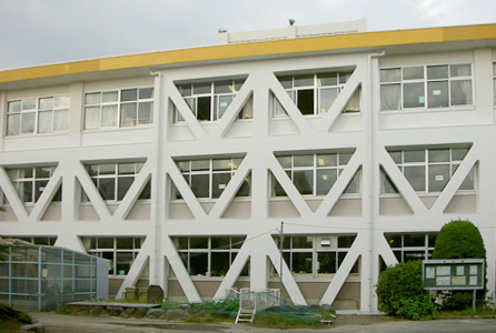 小牧市立村中小学校