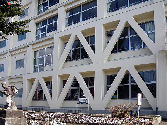 八戸市立新井田小学校