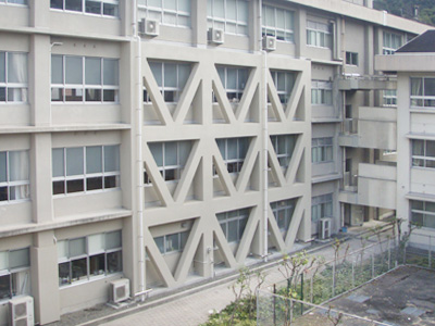 岡笠岡市立笠岡西中学校管理教室棟