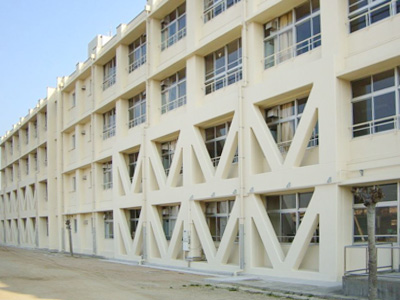 羽曳野市立高鷲南中学校