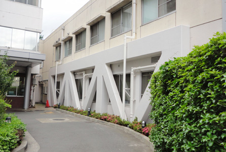 京慈恵会医科大学付属第三病院2C病棟並びに中央棟