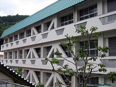 東温市立西谷小学校