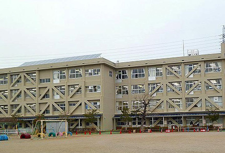 大垣市立中川小学校南舎西