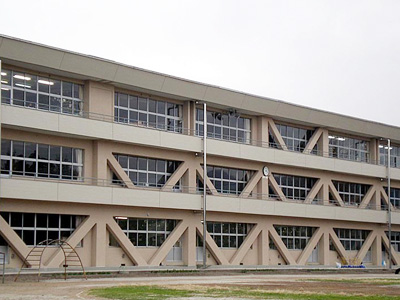大館市立城南小学校（校舎南面）