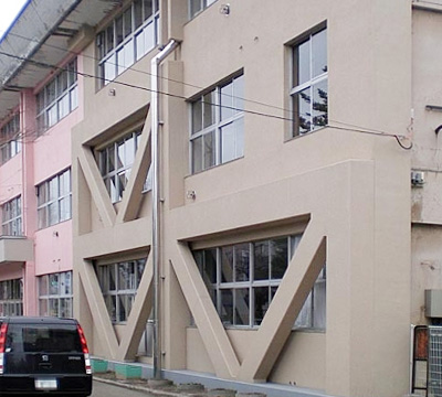 大館市立城南小学校（校舎北面）
