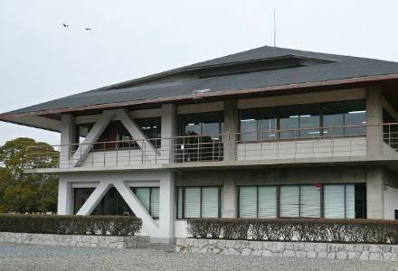 弥富野鳥園本館