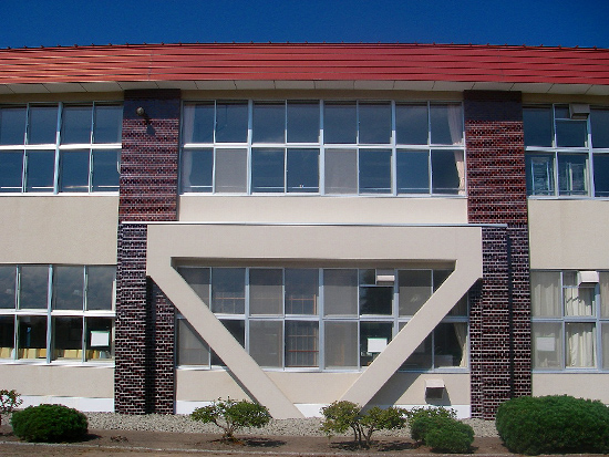 北海道中札内村立中札内中学校校舎棟