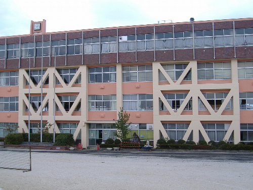 愛知県日進市立日進中学校管理・教室棟