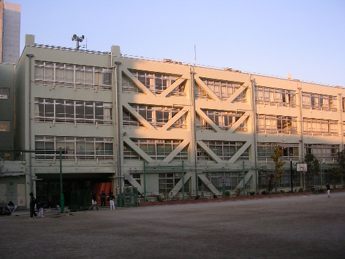 新宿区立西早稲田中学校