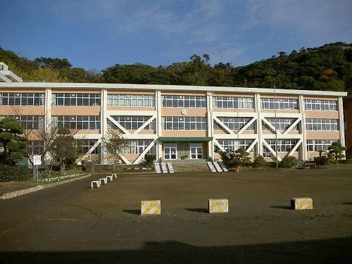 館山市立那古小学校