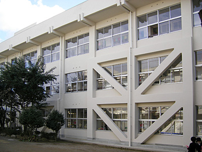 新居浜市立金子小学校　中棟