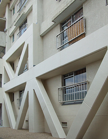 津市西城山１号館アパート