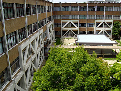 大阪大学(石橋)　文法経棟