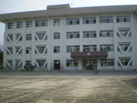 新居浜市立中萩小学校北棟
