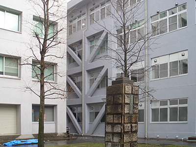 富山大学総合研究棟(経済系)