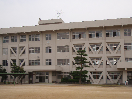 新居浜市立垣生小学校