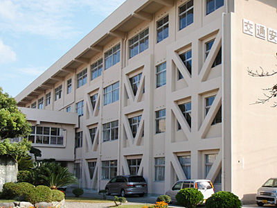 新居浜市立高津小学校南棟西側