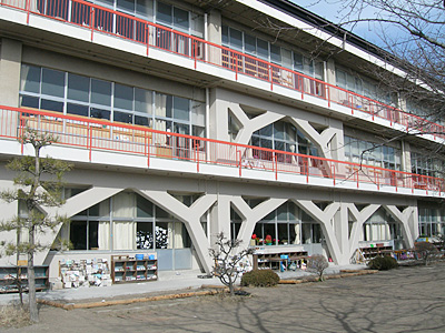 東御市立田中小学校普通教室棟