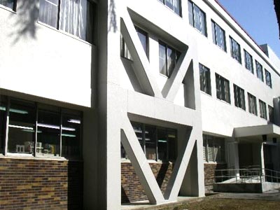 生物系特定産業技術研究支援センター本館棟