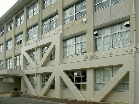 春日井市高森台中学校本館