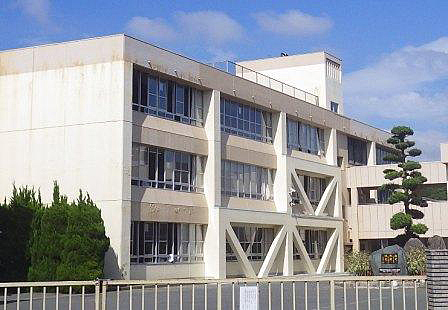 岡垣町立岡垣東中学校校舎
