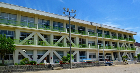 郡上市立牛道小学校校舎