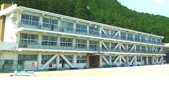 郡上市立和良小学校校舎棟
