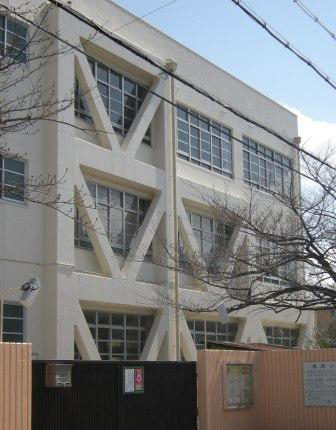尼崎市立七松小学校