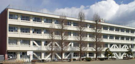 絹川小学校（25小学校耐震工事第１号）