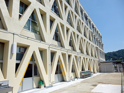 岡山市立京山中学校西校舎棟・昇降口棟