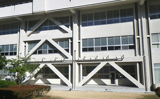 備前市立伊里中学校校舎