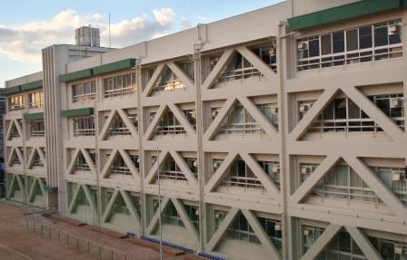茨木市中津小学校校舎