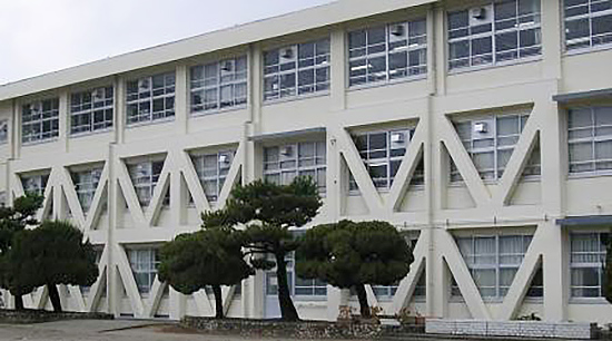 吹田市立千里第二小学校校舎