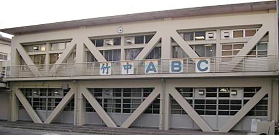吹田市立竹見台中学校校舎