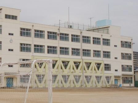 高槻市立赤大路小学校校舎