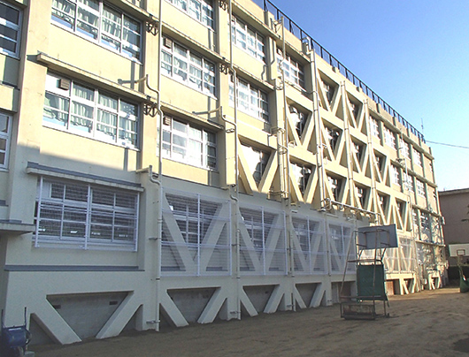 東大阪市立縄手中学校校舎