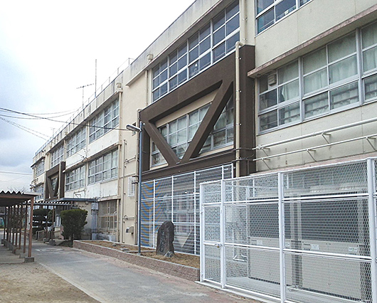 東大阪市立新喜多中学校校舎