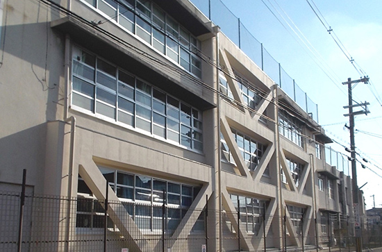 東大阪市立楠根中学校校舎