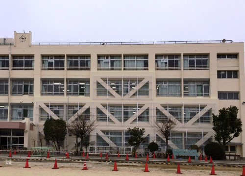 八尾市立曙川東小学校校舎