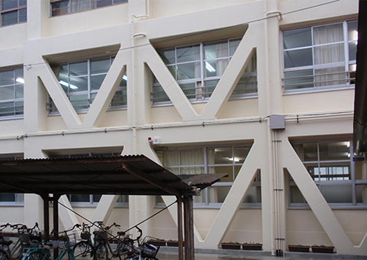 貝塚市立第三中学校校舎
