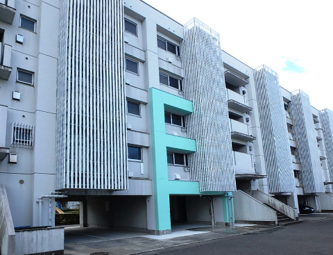 栗東トレーニング・センター職員宿舎池の南A棟