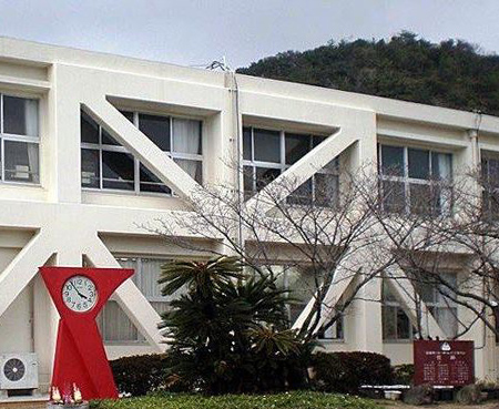 鳴門市立桑島小学校校舎